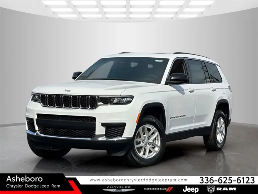 2025 Jeep Grand Cherokee Laredo photo 1