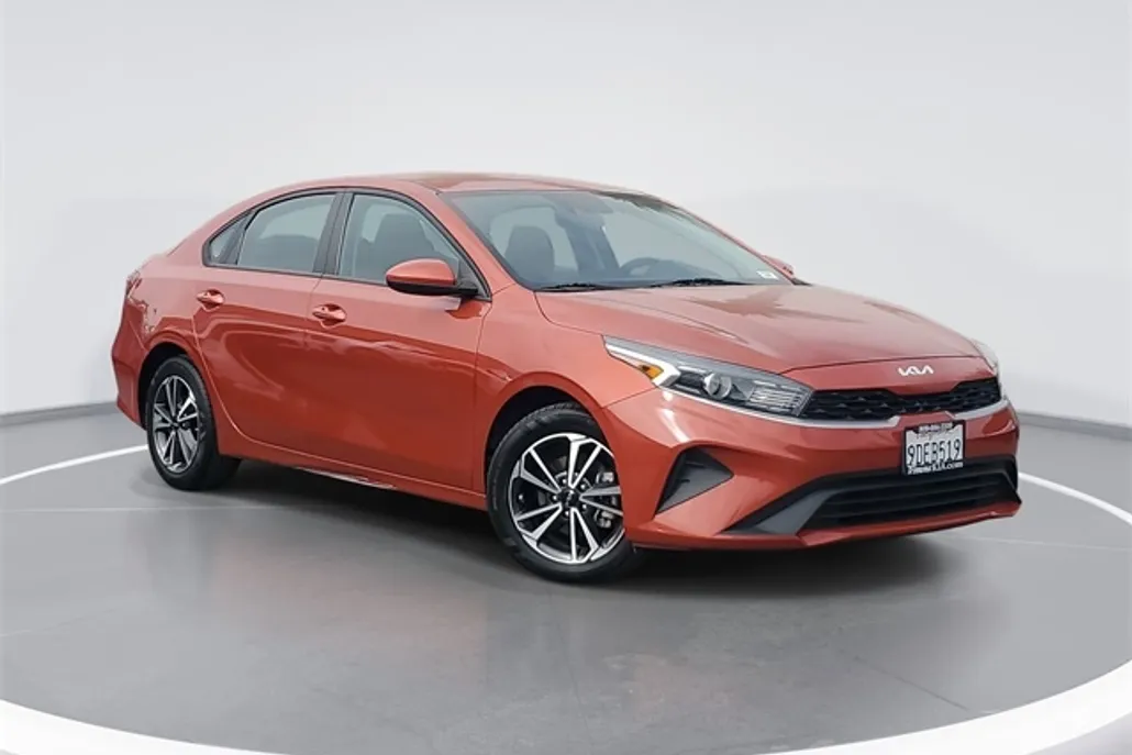 2023 Kia Forte LXS photo 1