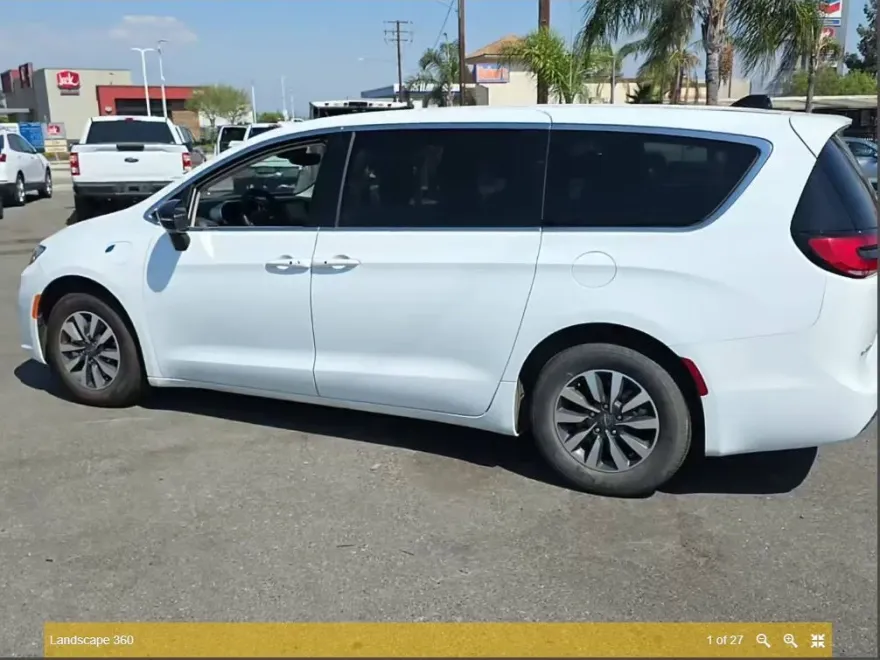 2024 Chrysler Pacifica Hybrid photo 1
