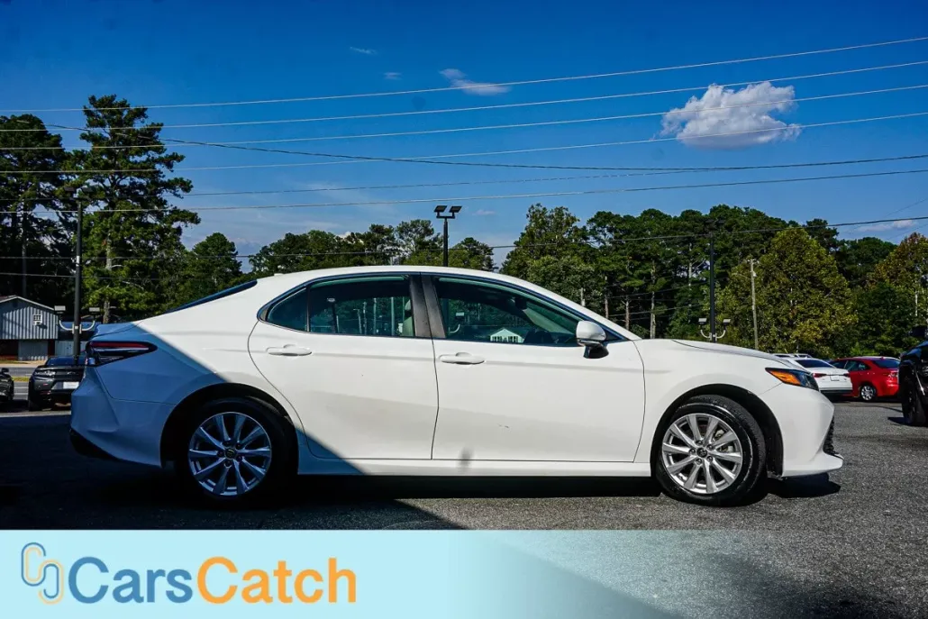 2020 Toyota Camry LE photo 1
