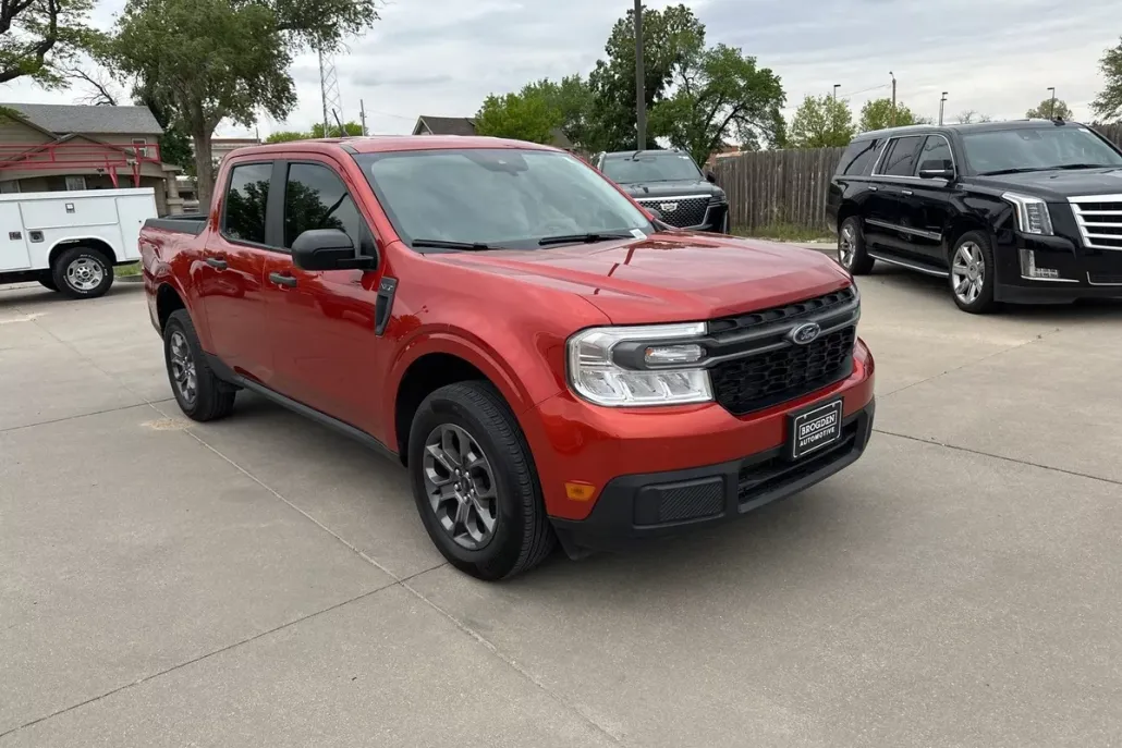 2023 Ford Maverick XLT photo 1