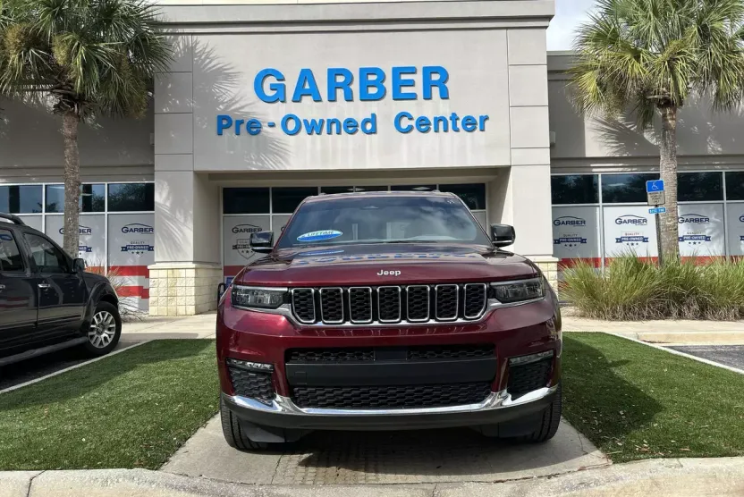 2023 Jeep Grand Cherokee Limited photo 1