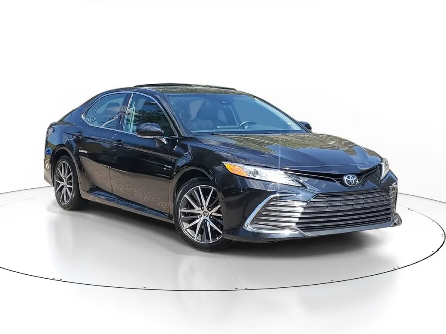 2023 Toyota Camry XLE photo 1