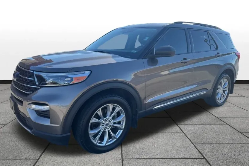 2021 Ford Explorer XLT photo 1