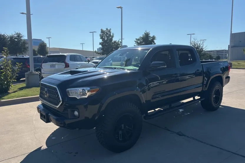 2019 Toyota Tacoma TRD Sport photo 1
