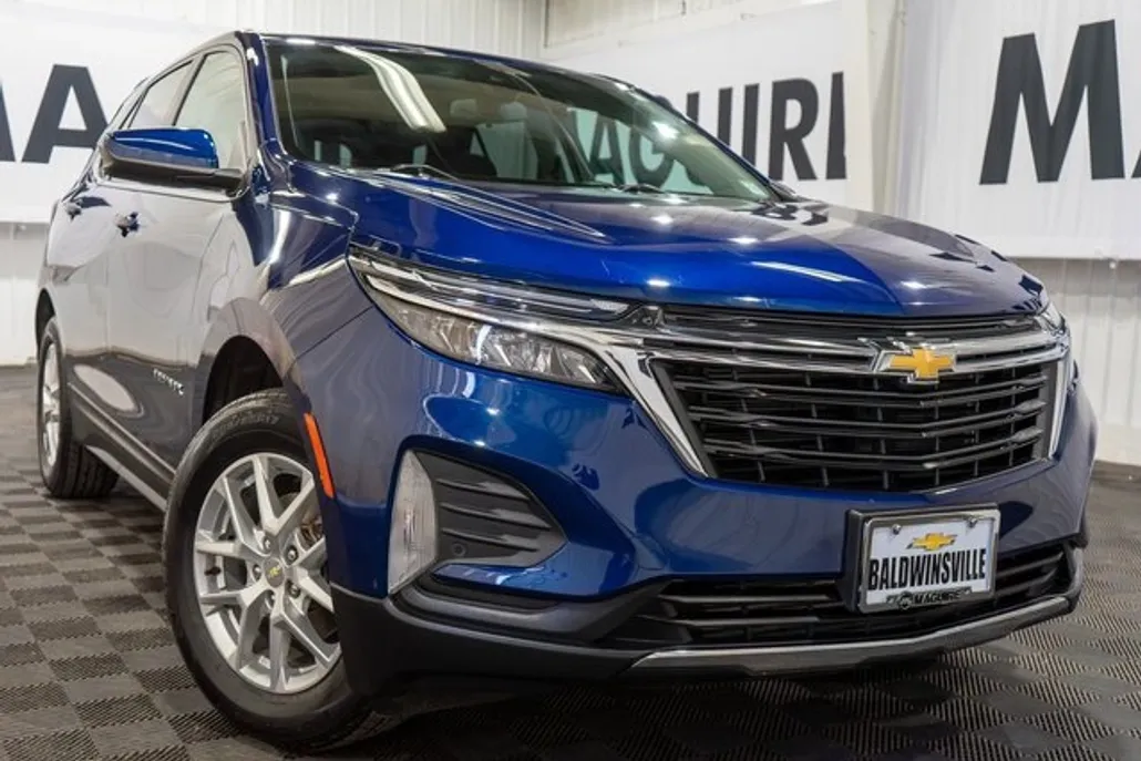 2022 Chevrolet Equinox LT photo 1