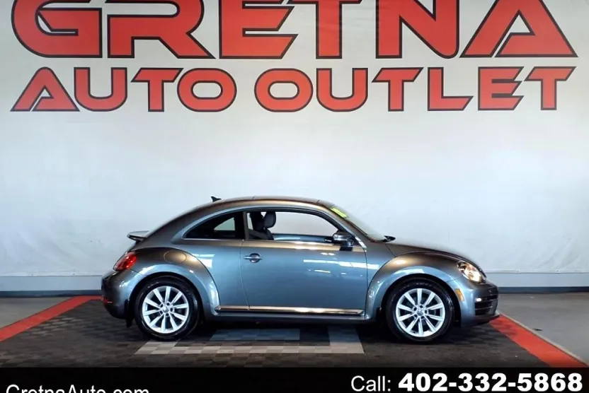 2018 Volkswagen Beetle SE photo 1