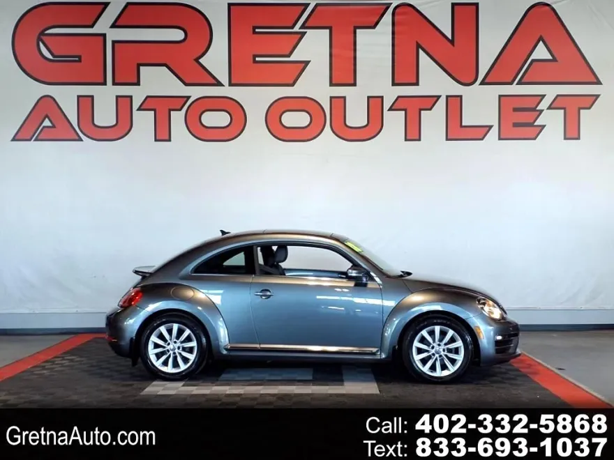 2018 Volkswagen Beetle SE photo 1
