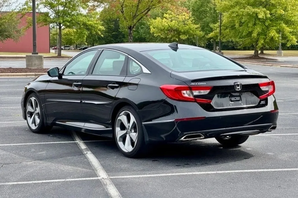 2018 Honda Accord Touring 2.0T photo 1