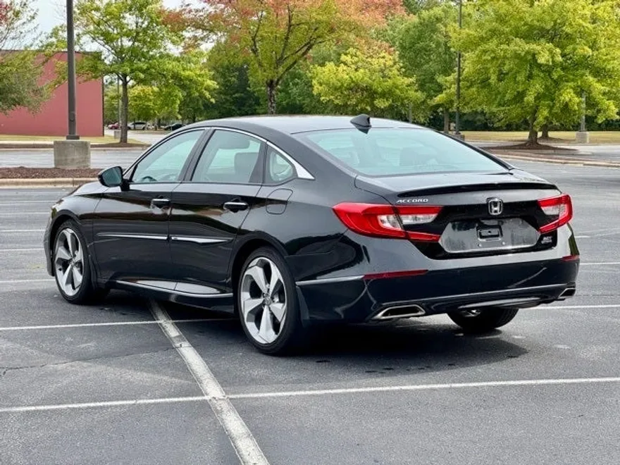 2018 Honda Accord Touring 2.0T photo 1
