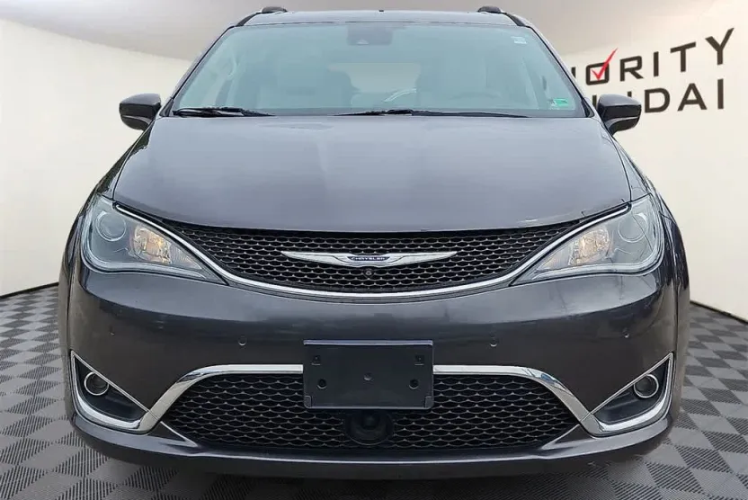 2019 Chrysler Pacifica Touring Plus photo 1