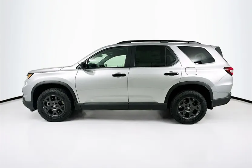 2025 Honda Pilot TrailSport photo 1