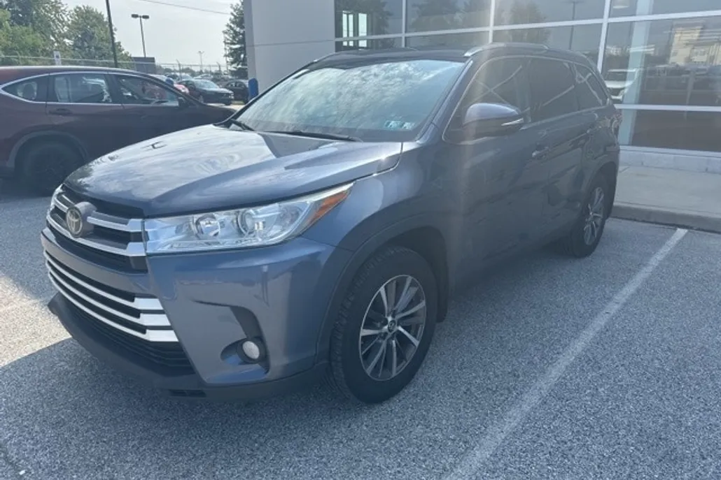 2019 Toyota Highlander XLE photo 1