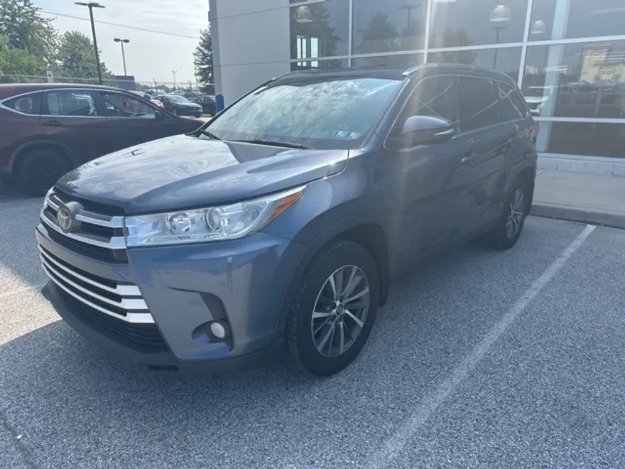 2019 Toyota Highlander XLE photo 1