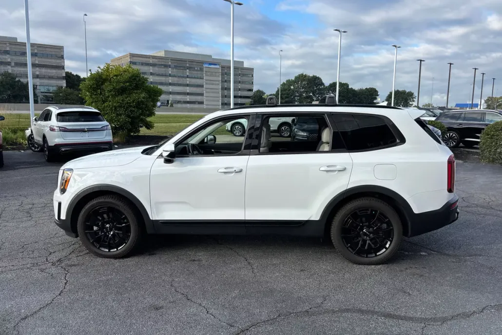 2022 Kia Telluride SX photo 1