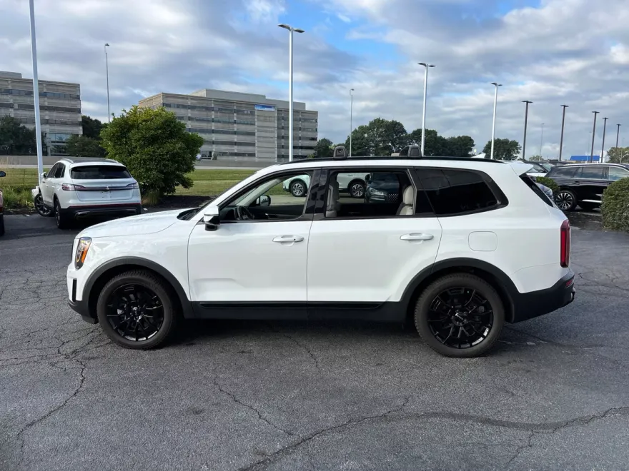2022 Kia Telluride SX photo 1