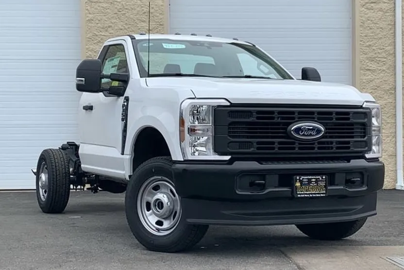 2025 Ford F-350 XL photo 1