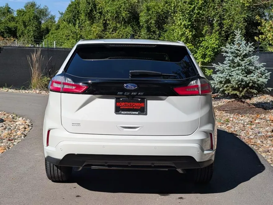 2024 Ford Edge ST-Line photo 1
