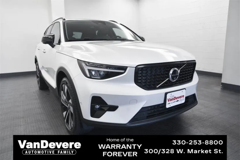 2025 Volvo XC40 Plus photo 1