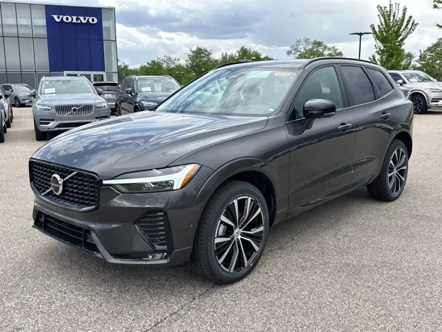 2025 Volvo XC60 B5 Plus photo 1