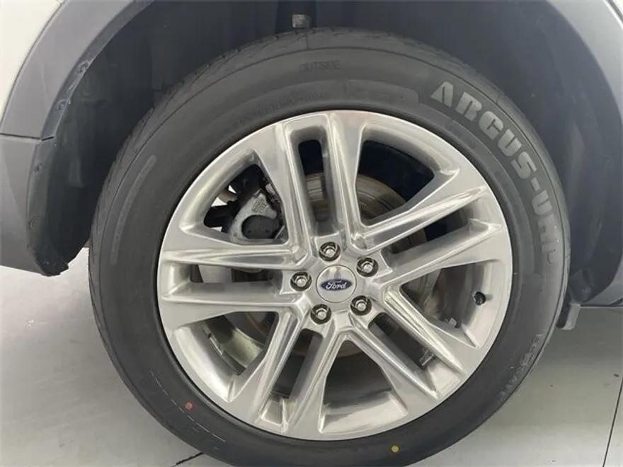 2017 Ford Explorer Limited photo 1