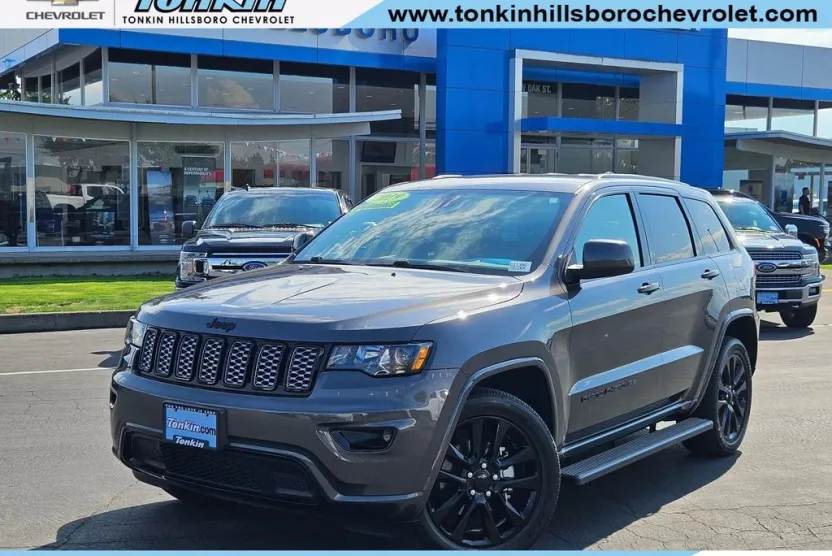 2019 Jeep Grand Cherokee Laredo Altitude photo 1