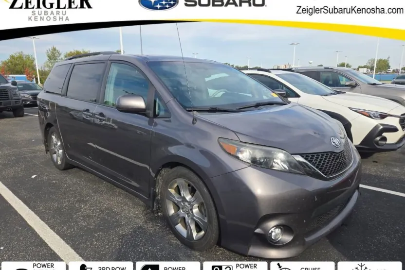 2012 Toyota Sienna photo 1