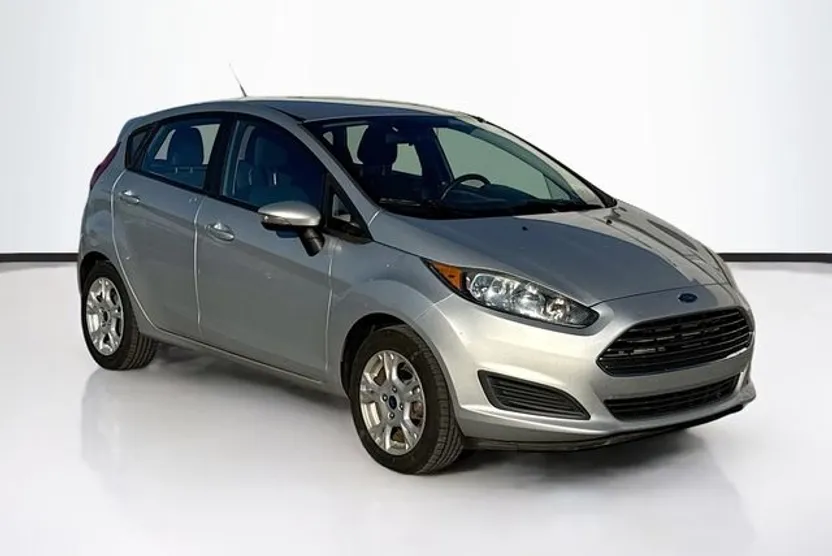 2016 Ford Fiesta SE photo 1