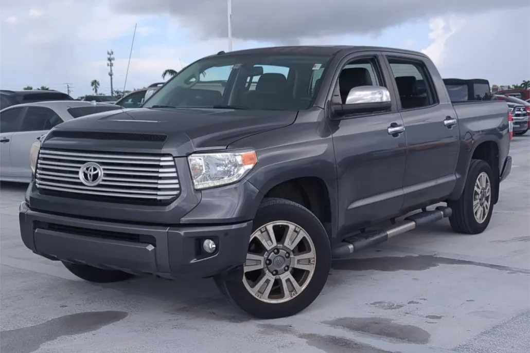 2017 Toyota Tundra Platinum CrewMax photo 1