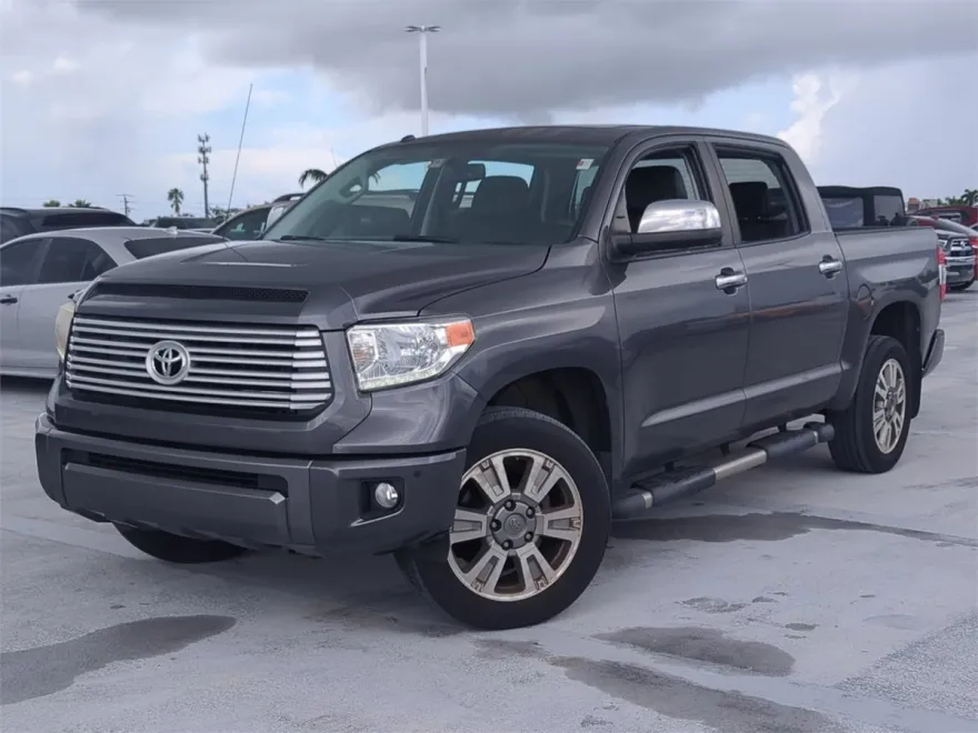2017 Toyota Tundra Platinum CrewMax photo 1