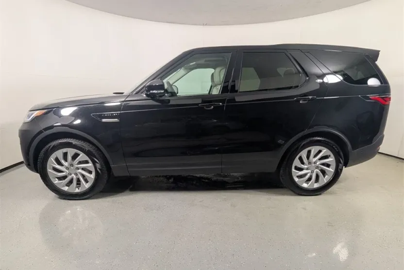 2025 Land Rover Discovery S photo 1