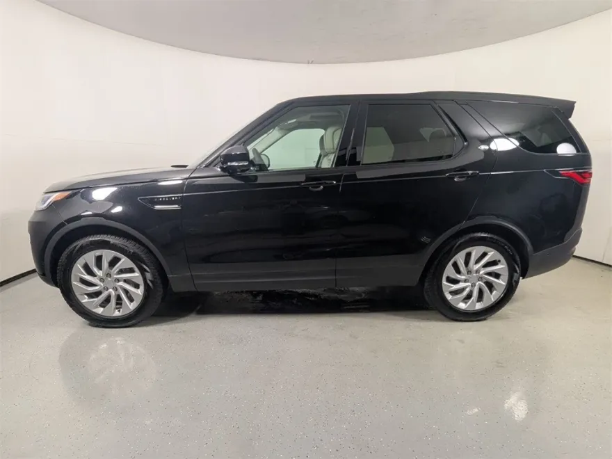2025 Land Rover Discovery S photo 1