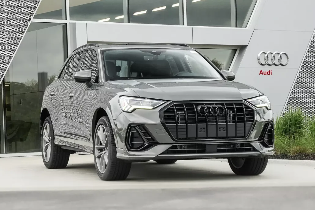 2025 Audi Q3 S line Premium photo 1