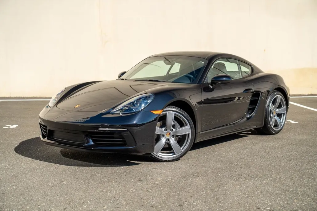 2025 Porsche Cayman photo 1