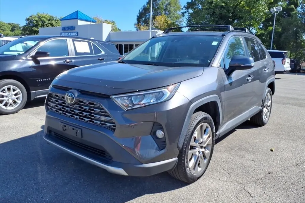 2019 Toyota RAV4 Limited photo 1
