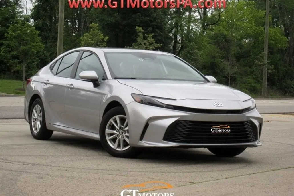 2025 Toyota Camry LE photo 1