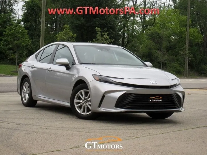 2025 Toyota Camry LE photo 1