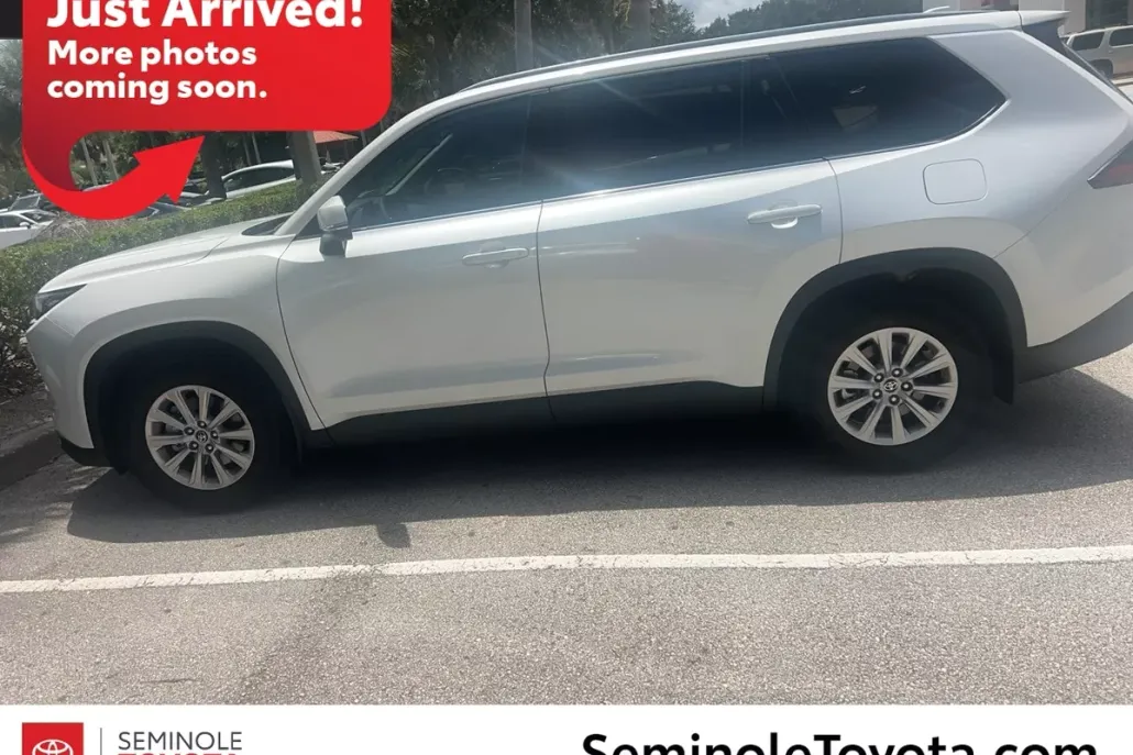 2025 Toyota Highlander Hybrid XLE photo 1