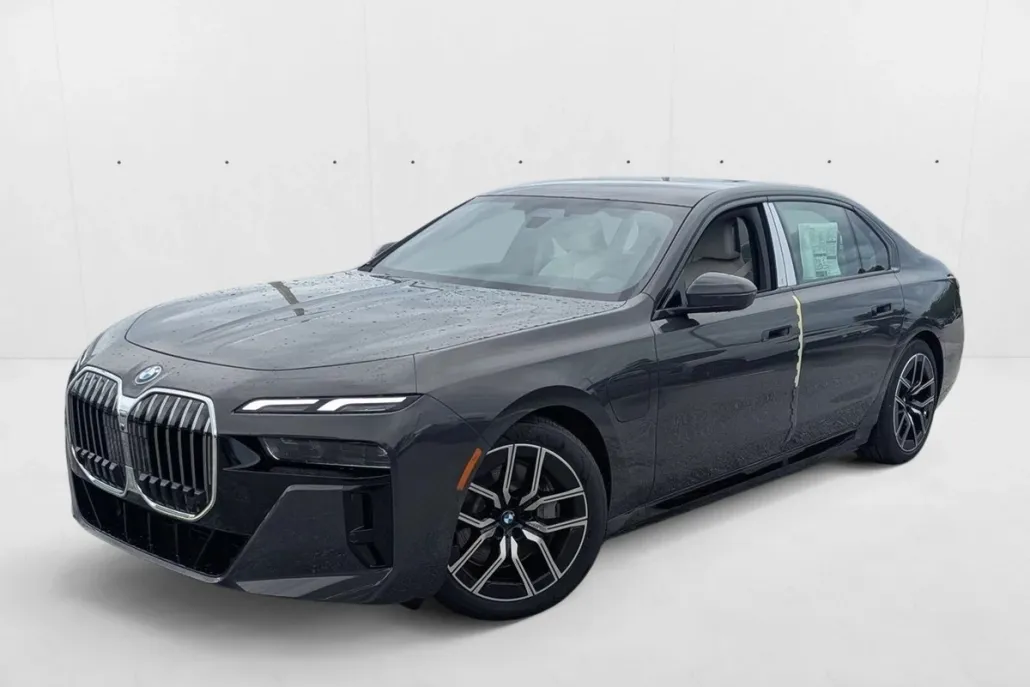 2026 Bmw 750e photo 1