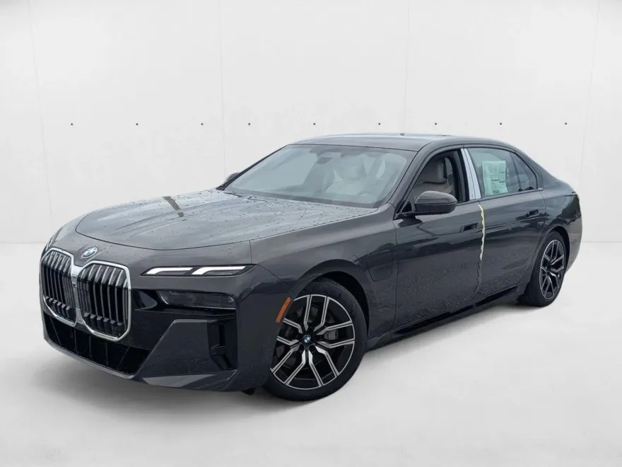 2026 Bmw 750e photo 1