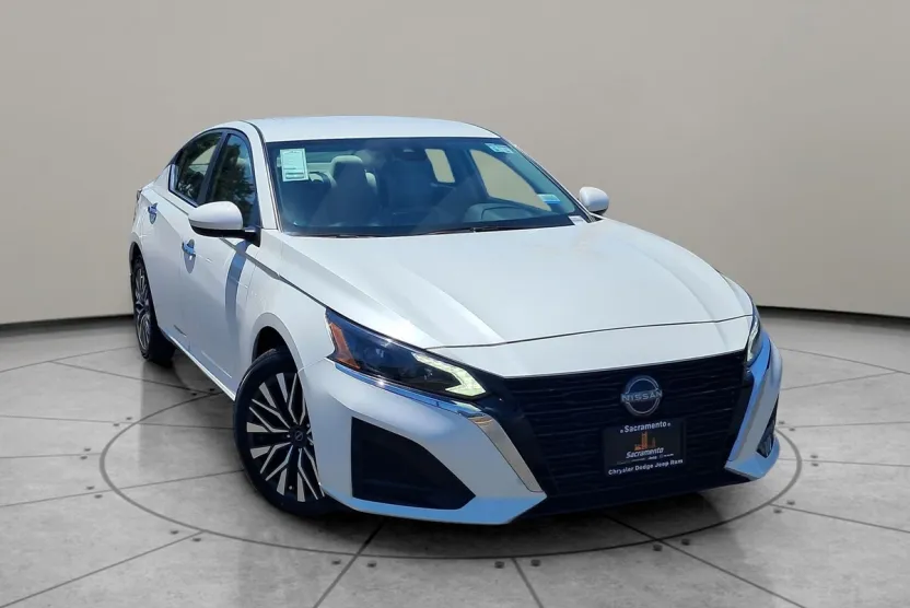 2023 Nissan Altima 2.5 SV photo 1