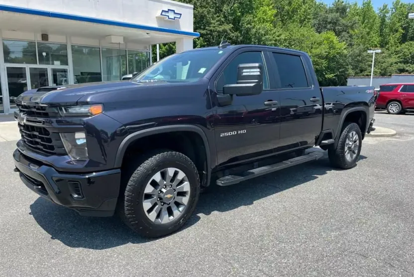 2024 Chevrolet Silverado 2500HD Custom photo 1