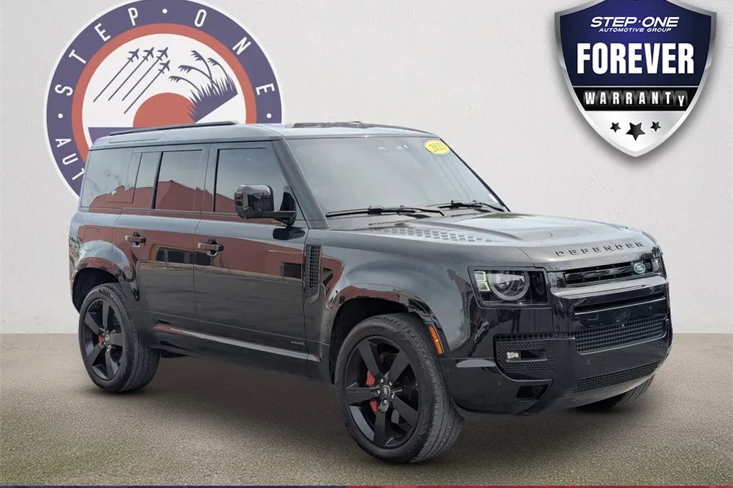 2023 Land Rover Defender 110 photo 1