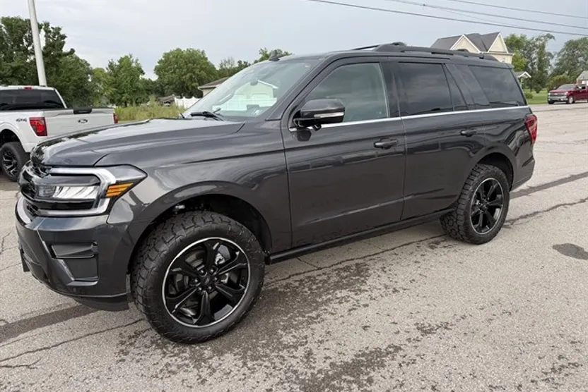 2024 Ford Expedition Limited photo 1