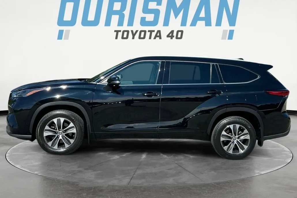 2022 Toyota Highlander XLE photo 1
