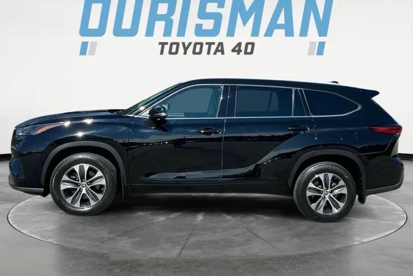 2022 Toyota Highlander XLE photo 1
