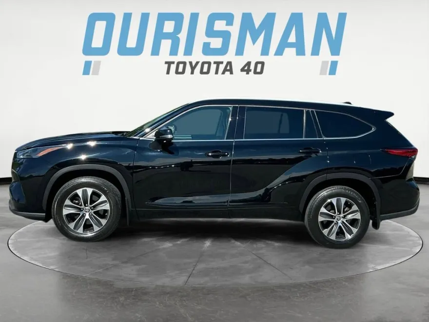 2022 Toyota Highlander XLE photo 1