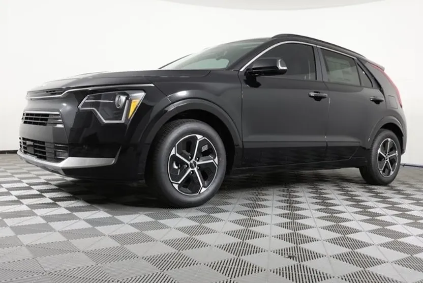 2025 Kia Niro SX photo 1