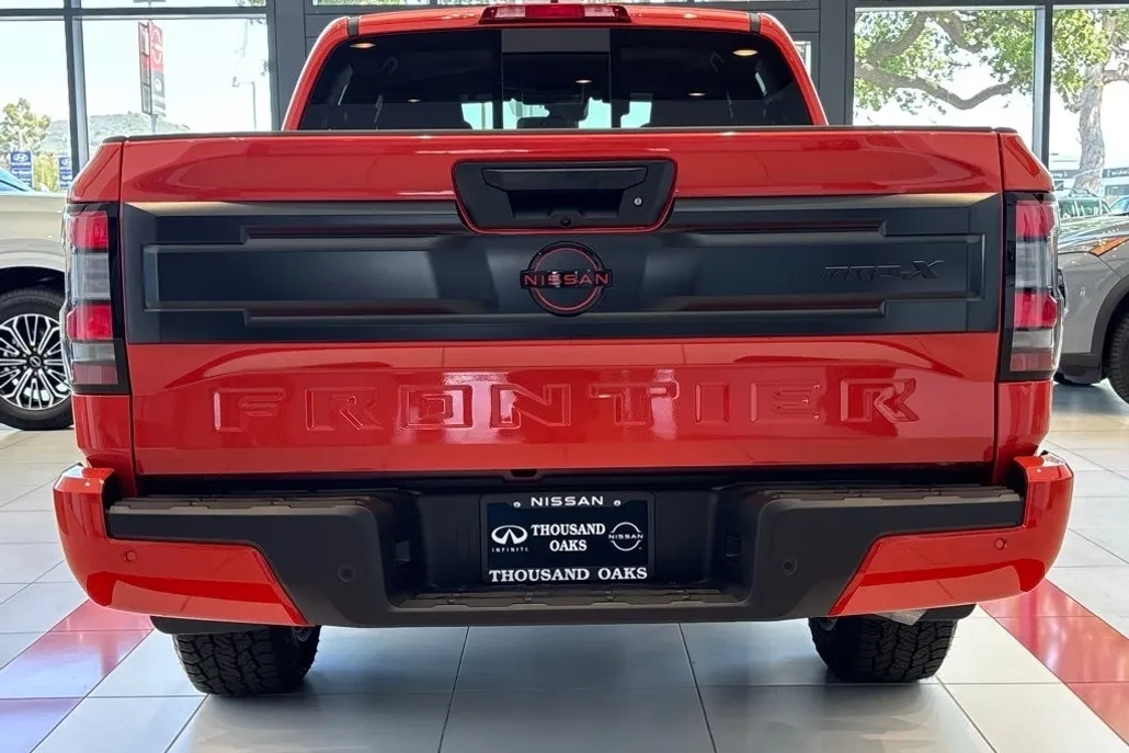 2025 Nissan Frontier Crew Cab PRO-X photo 1