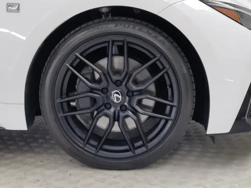 2024 Lexus IS 350 F SPORT photo 4
